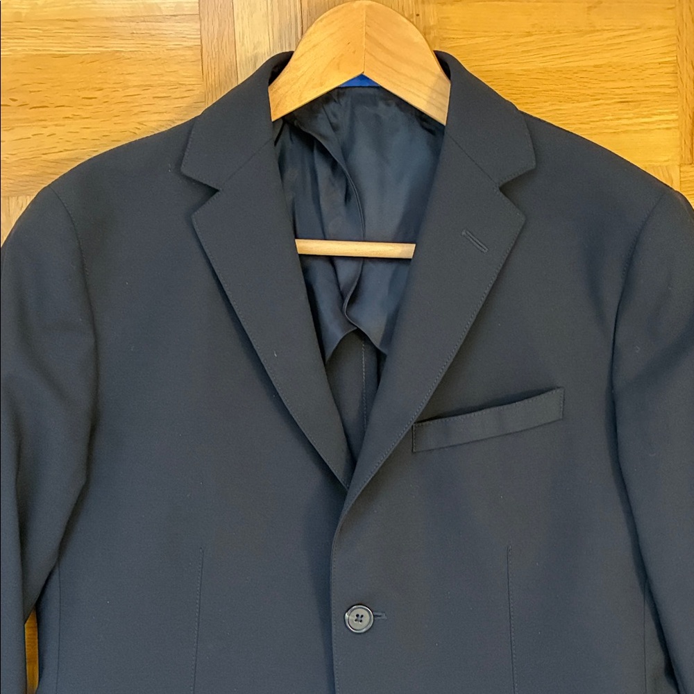 Elegant Men's Navy Blue Blazer. A total Workhorse Blazer.
